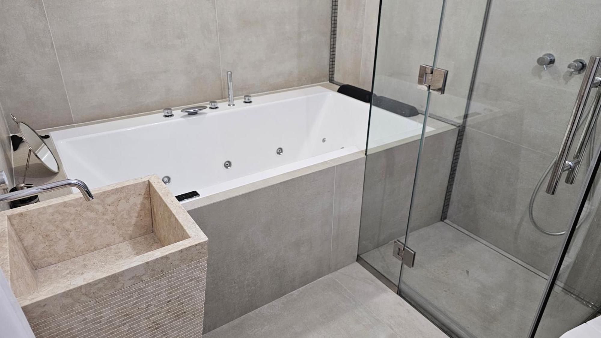Oasis Jacuzzi Retreat Apartman Marbella Kültér fotó