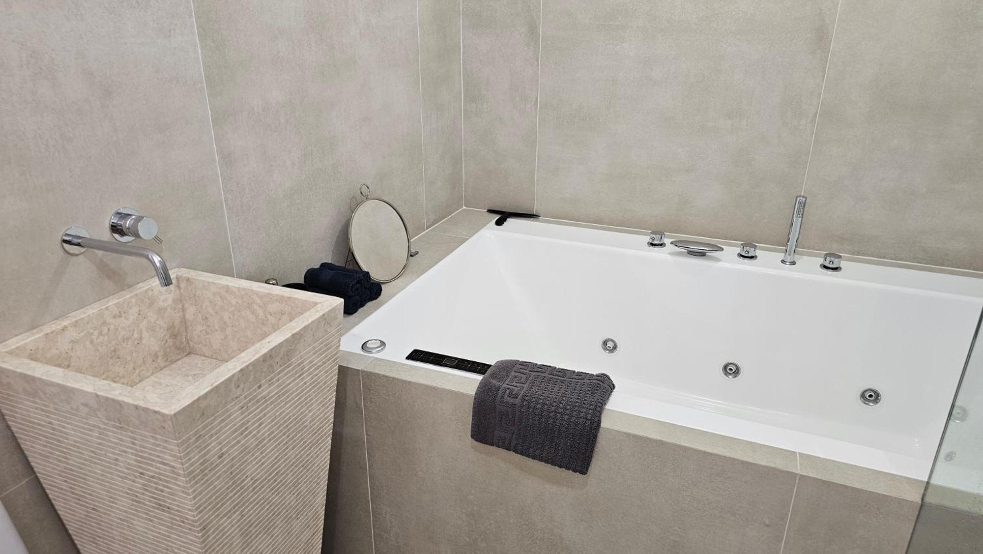 Oasis Jacuzzi Retreat Apartman Marbella Kültér fotó