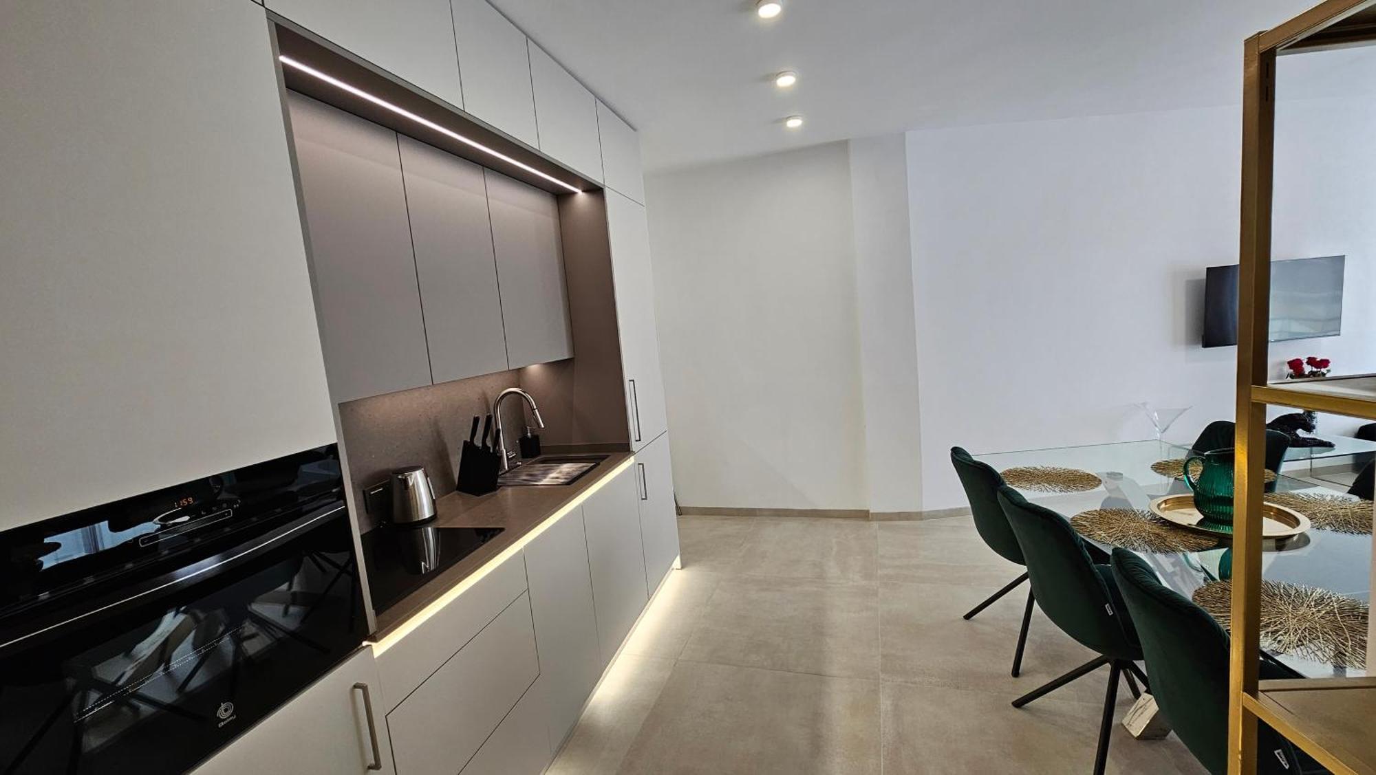 Oasis Jacuzzi Retreat Apartman Marbella Kültér fotó