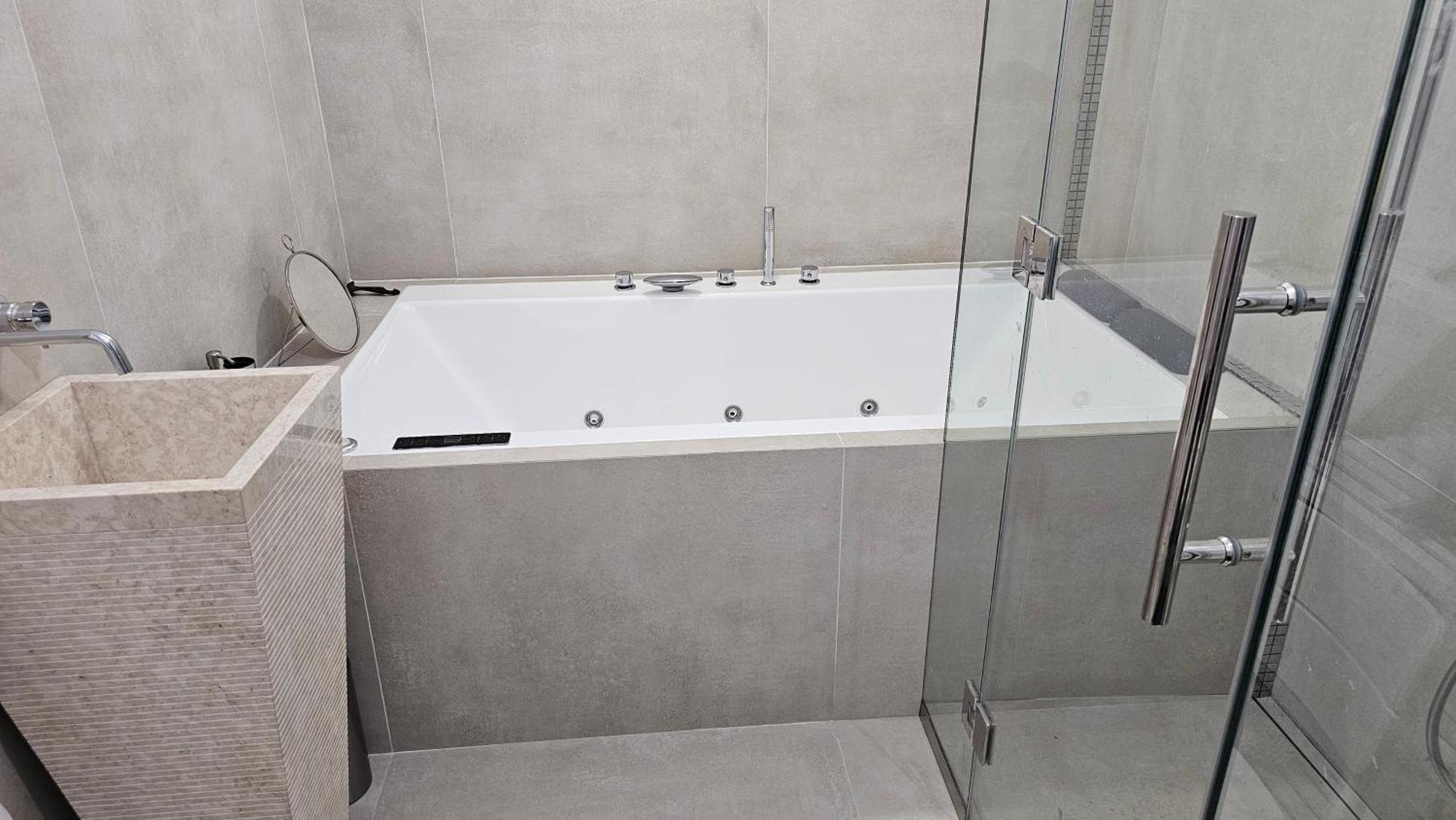 Oasis Jacuzzi Retreat Apartman Marbella Kültér fotó